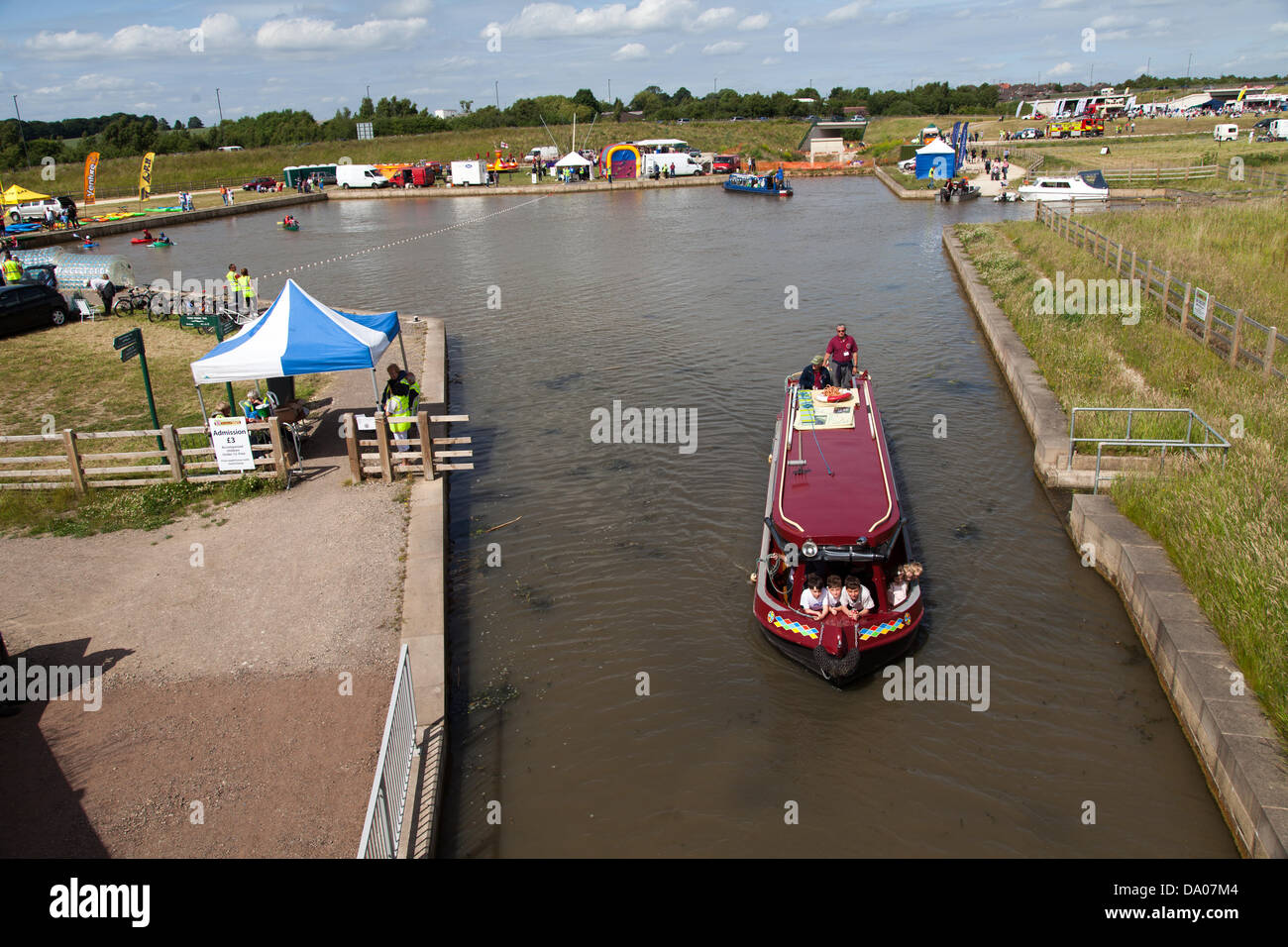 Staveley, Derbyshire, UK. 29th June 2013. Chesterfield Canal Trust had