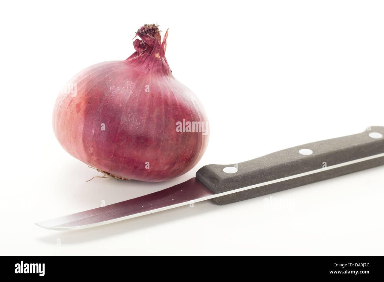 Purple onion knife hi-res stock photography and images - Alamy