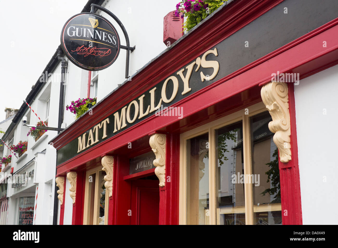 Exterior of Matt Molloy's pub / music bar in Westport County Mayo Eire Republic of Ireland Stock Photo
