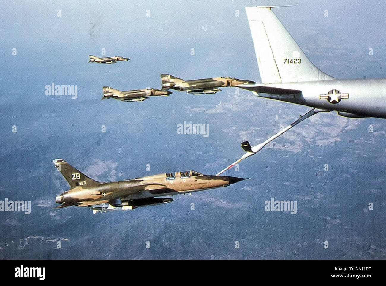 F 105 Refueling