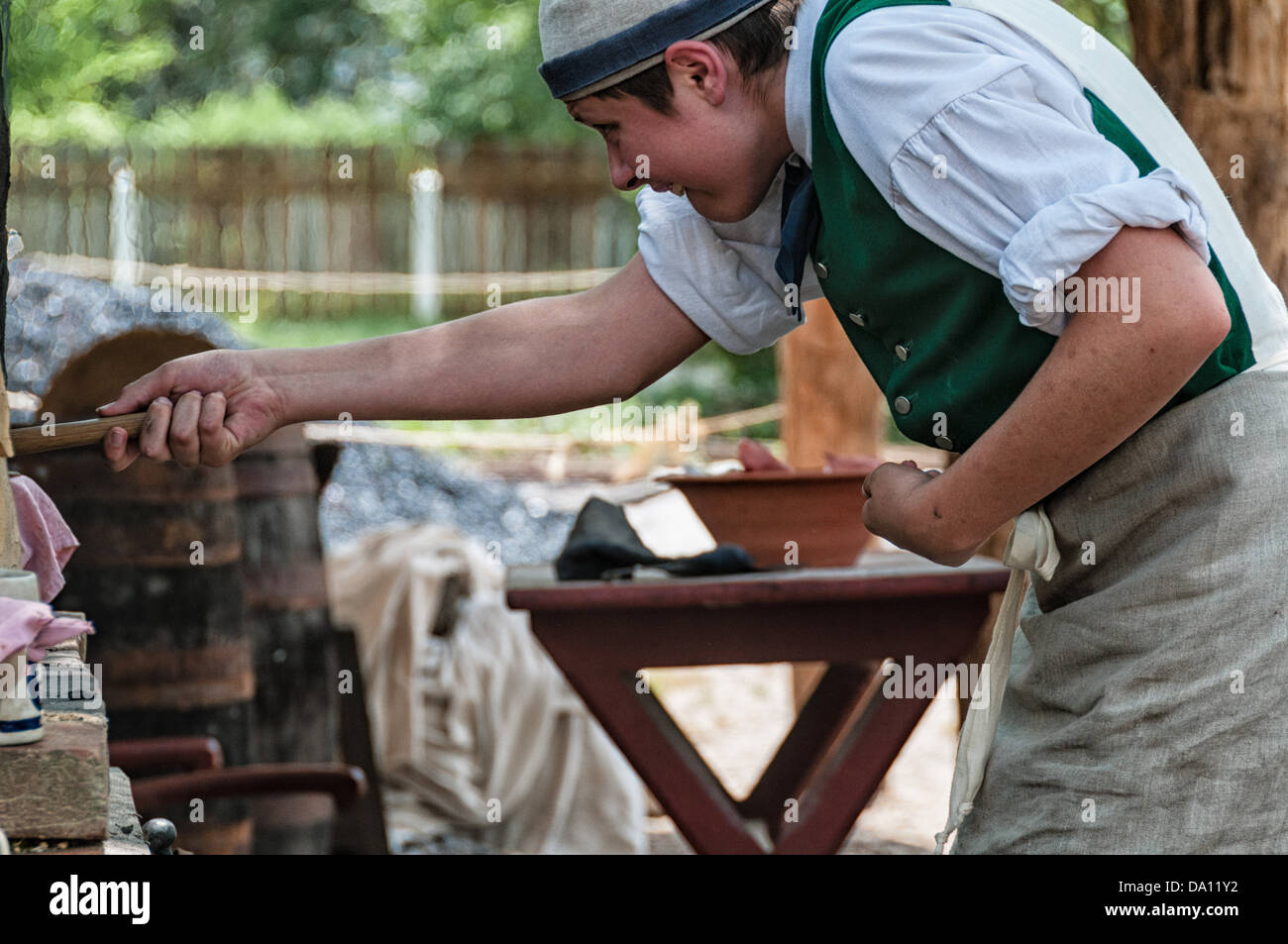 Baker Reenactor, Colonial Williamsburg, Virginia Stock Photo Alamy