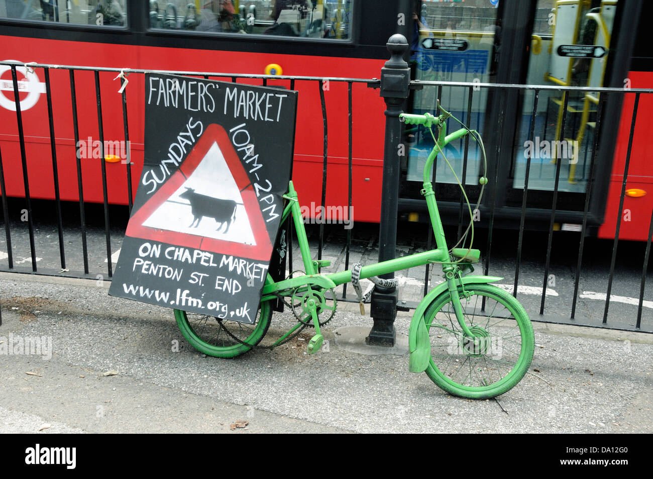 Farmers' Market sign attached to bike with bus passing, London Borough of Islington, England, UK Stock Photo