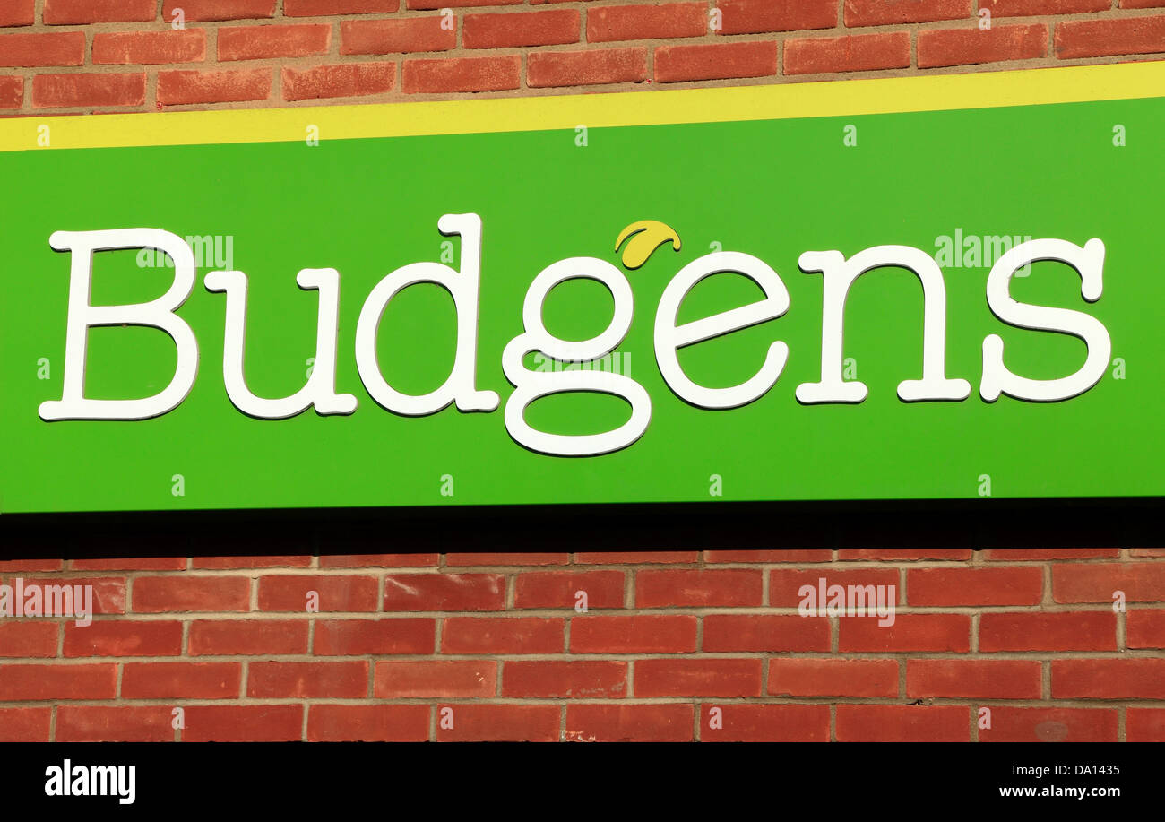 Budgens supermarket logo, England UK supermarkets logos Stock Photo