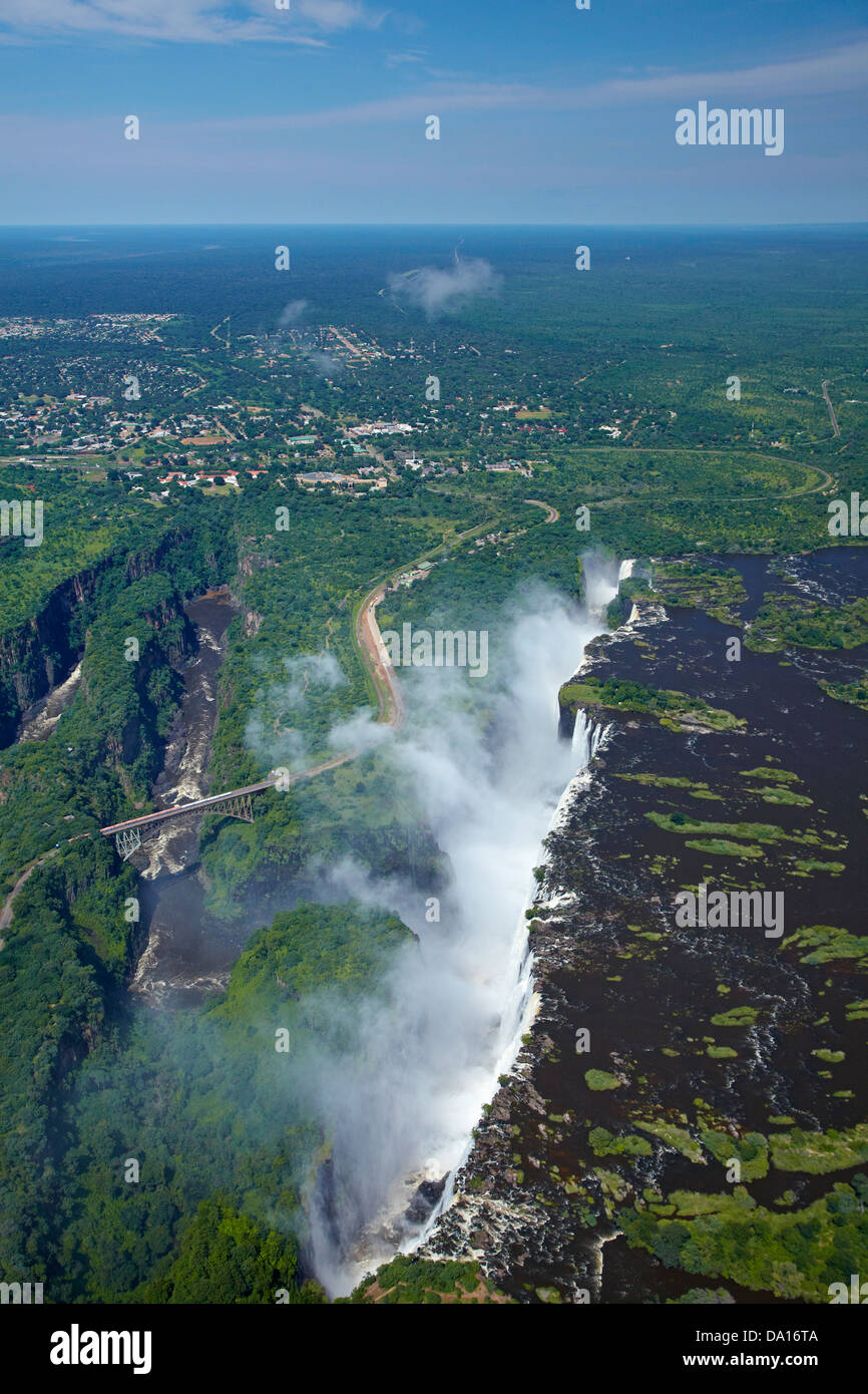 Victoria Falls or 'Mosi-oa-Tunya' (The Smoke that Thunders), Zambezi River, and Victoria Falls Bridge, Zimbabwe / Zambia border Stock Photo