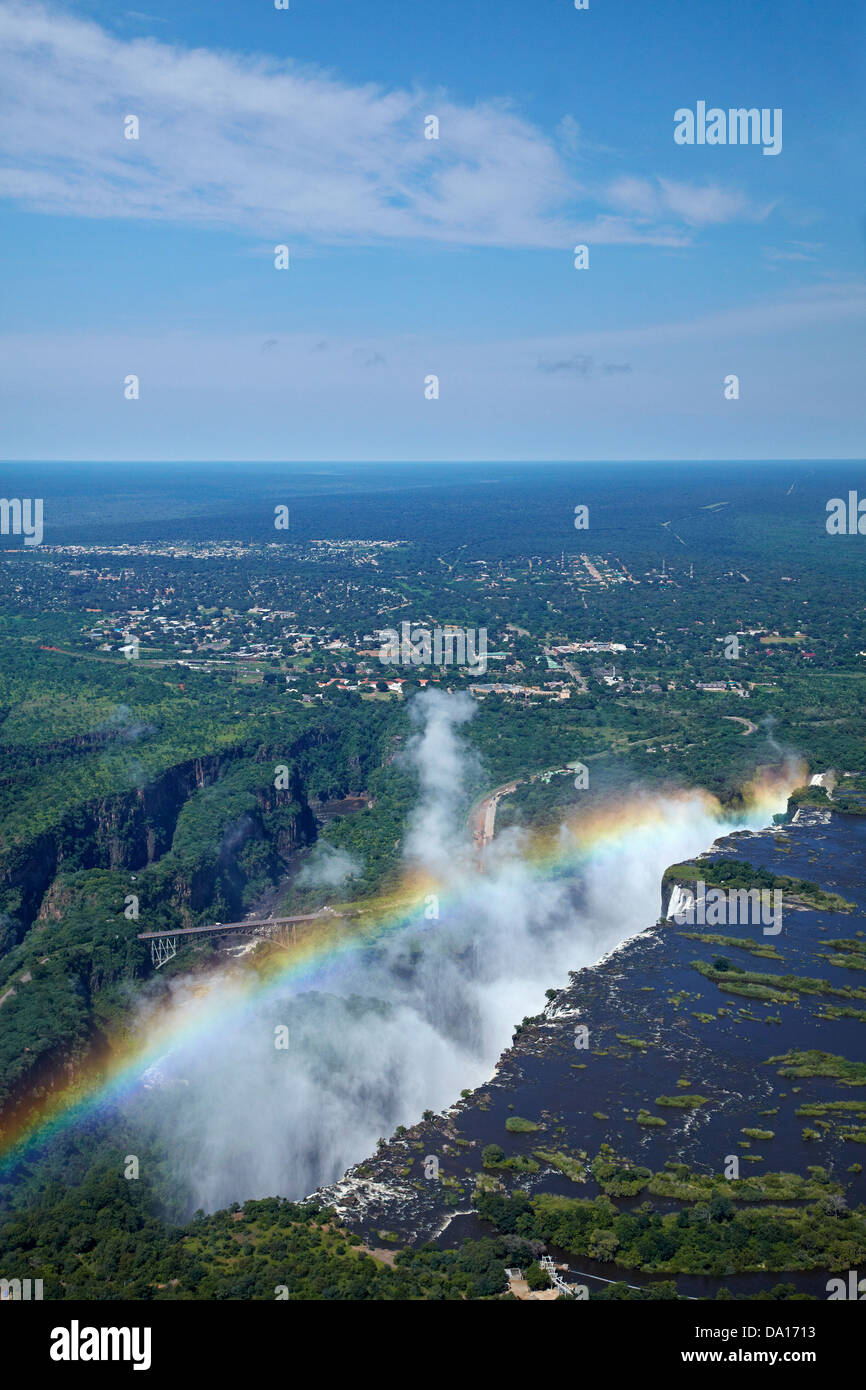 Rainbow and spray, Victoria Falls or 'Mosi-oa-Tunya' (The Smoke that Thunders), and Zambezi River, Zimbabwe / Zambia border Stock Photo