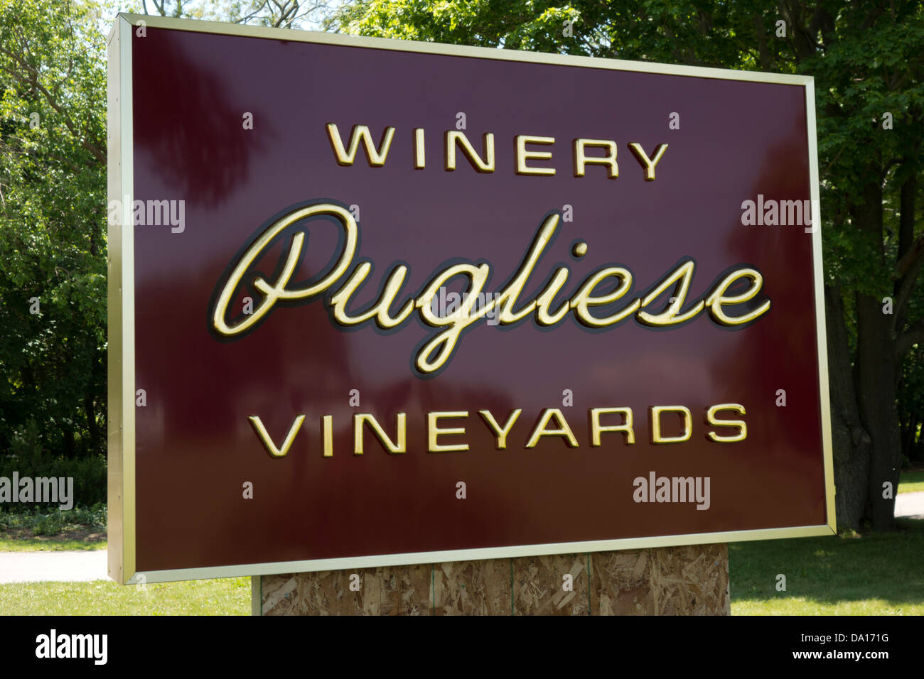 Pugliese winery in Cutchogue Long Island Stock Photo Alamy