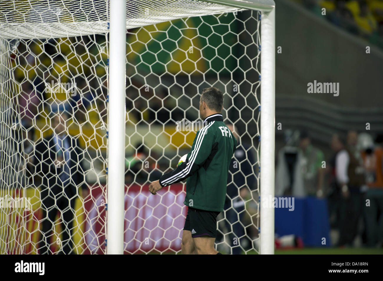 Rio de Janeiro, Brazil. 30th June 2013. Bjorn Kuipers (Referee), JUNE 30, 2013 - Football / Soccer : Referee Bjorn Kuipers checks the Hawk-Eye goal-line technology before the FIFA Confederations Cup Brazil 2013 Final match between Brazil 3-0 Spain at Estadio do Maracana in Rio de Janeiro, Brazil. (Photo by Maurizio Borsari/AFLO/Alamy Live News) Stock Photo