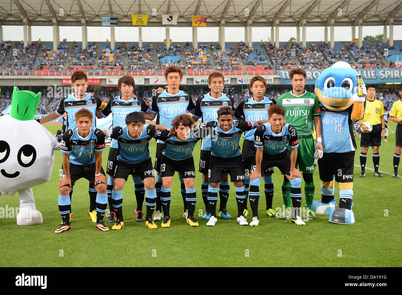 Kawasaki Frontale Team Group Line Up Hi Res Stock Photography And Images Alamy