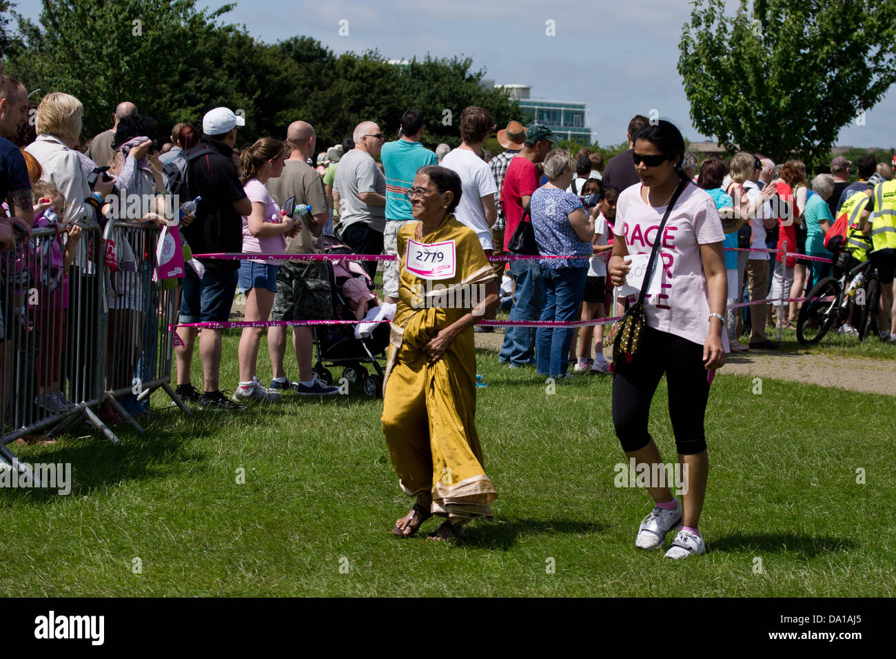 Milton Keynes race for life cancer charity 5 and 10 kilometer run 2013 Stock Photo