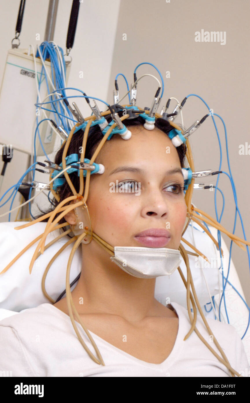 EEG EXAMINATION OF A WOMAN Stock Photo Alamy