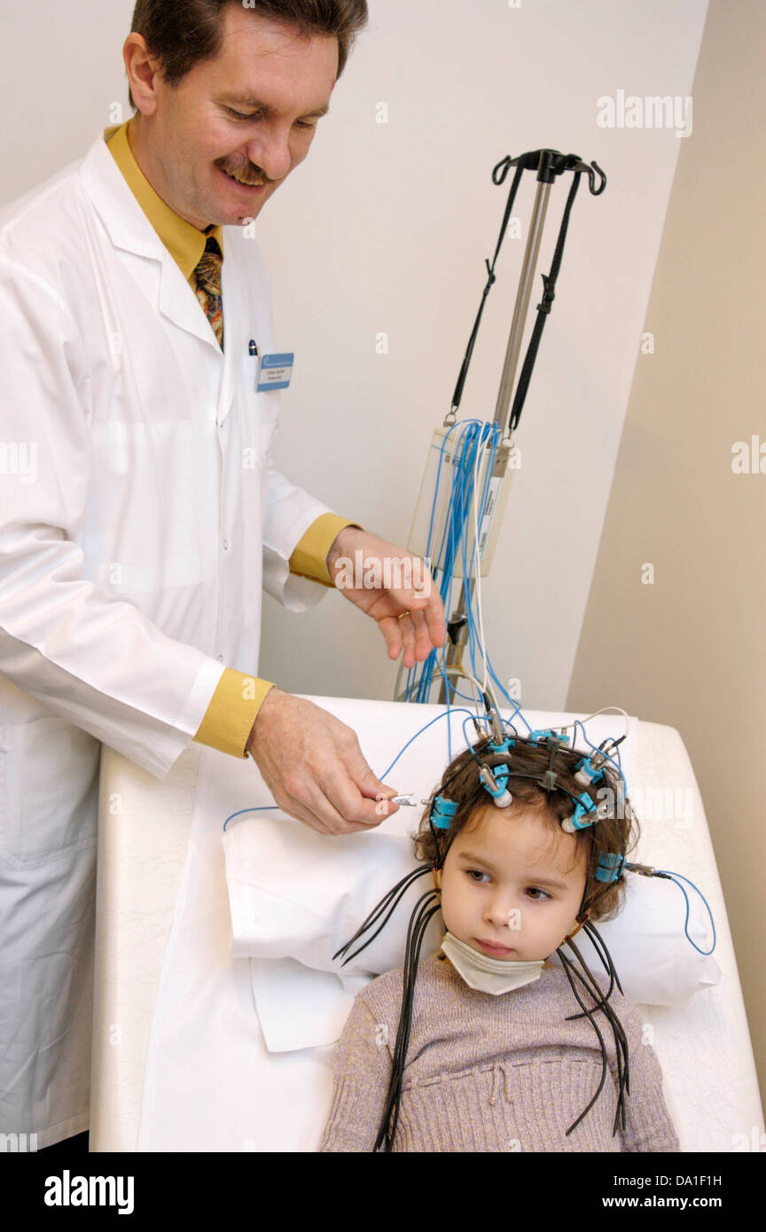 EEG EXAMINATION OF A CHILD Stock Photo - Alamy