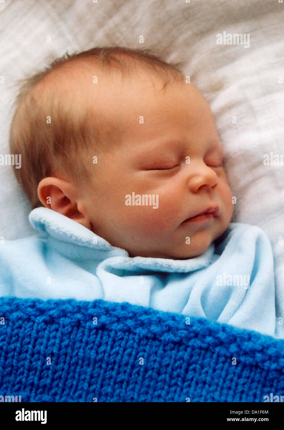 Newborn baby sleep prone hires stock photography and images Alamy