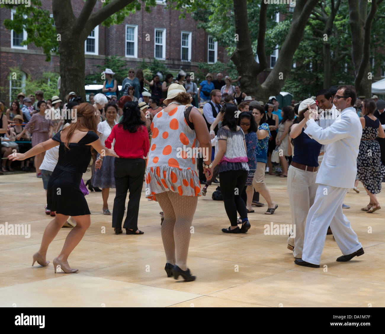 Jazz Age lawn party by Michael Arenella & the Dreamland Orchestra Stock ...
