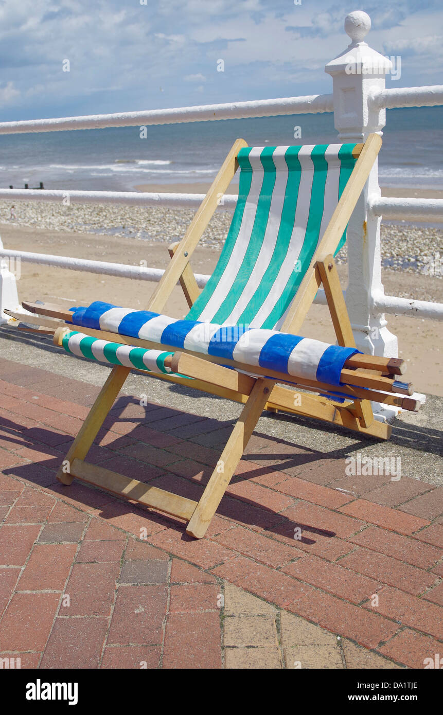 Deck chair uk hi-res stock photography and images - Alamy