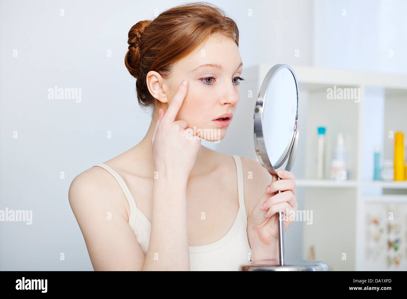 Woman beauty mirror hi-res stock photography and images - Alamy
