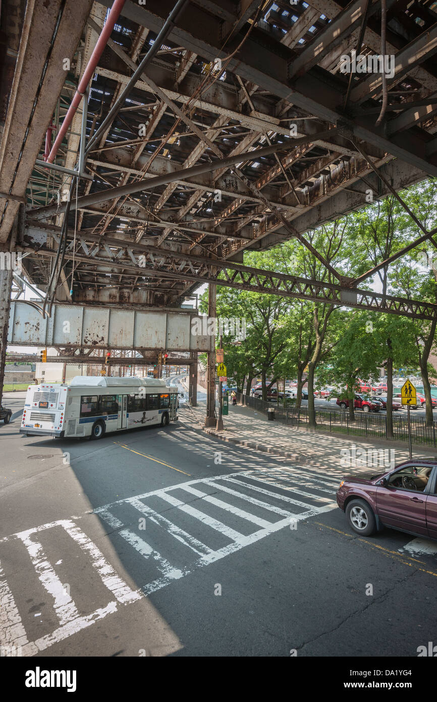 Activity under the busy West Farms SquareEast Tremont Avenue elevated