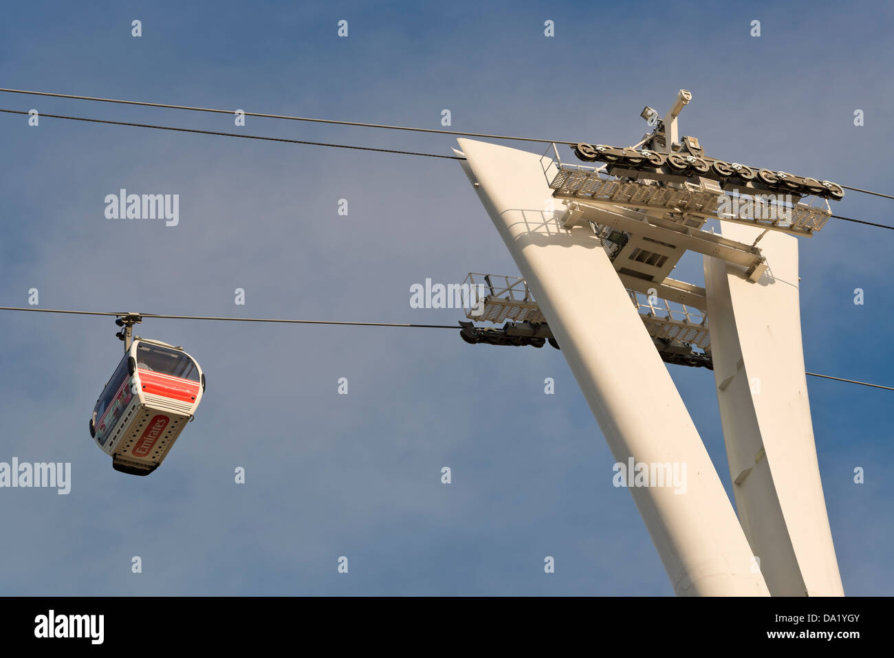 London's cable car across the River Thames Stock Photo Alamy