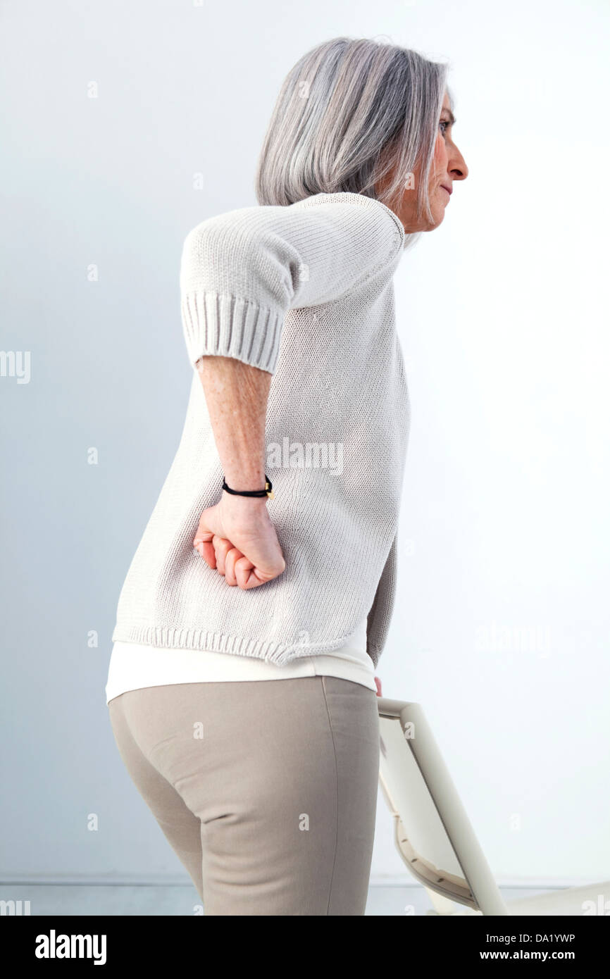 HIP PAIN IN AN ELDERLY PERSON Stock Photo Alamy