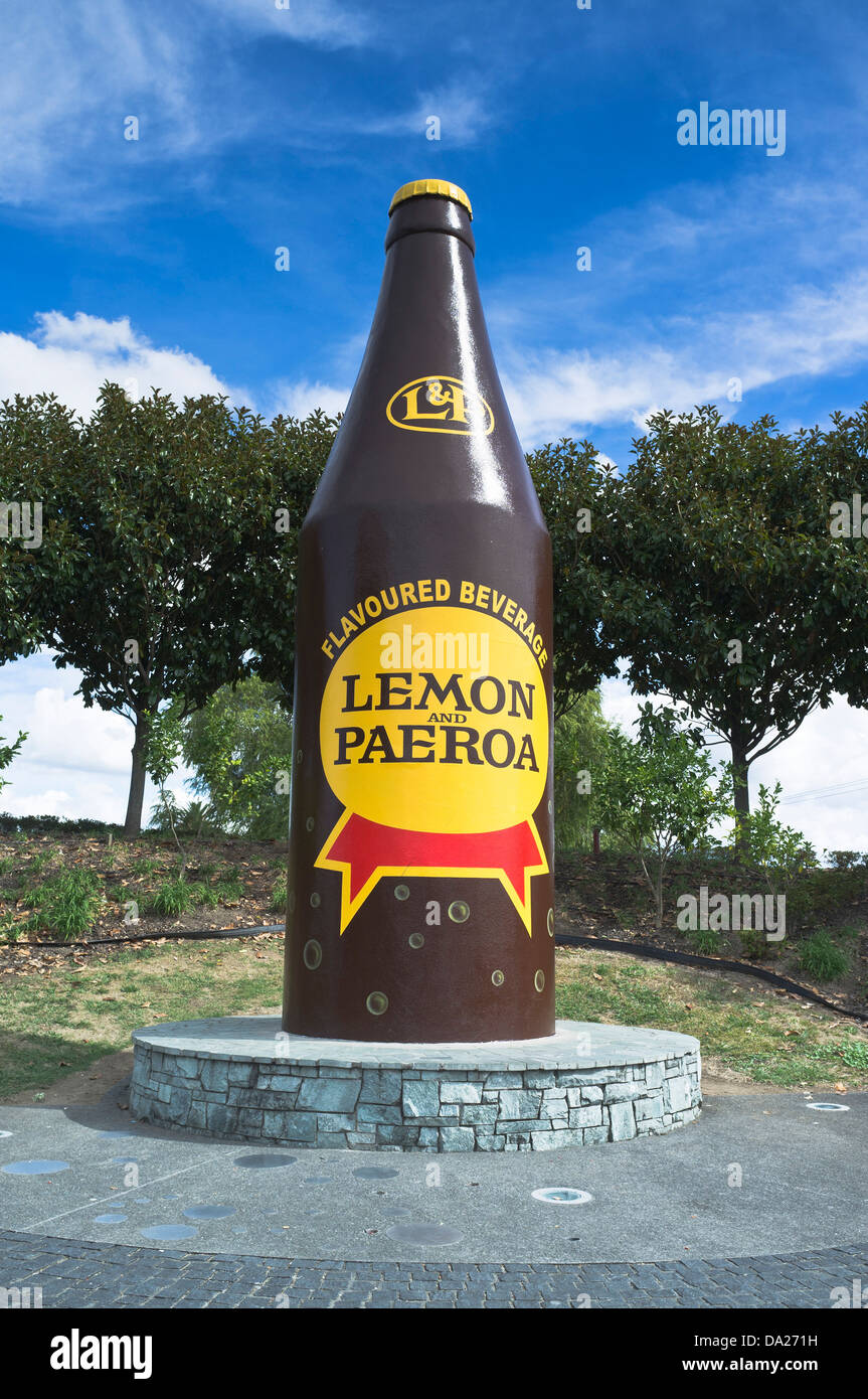 dh PAEROA NEW ZEALAND Gaint Lemon and Paeroa drink world famous in New Zealand Stock Photo Alamy