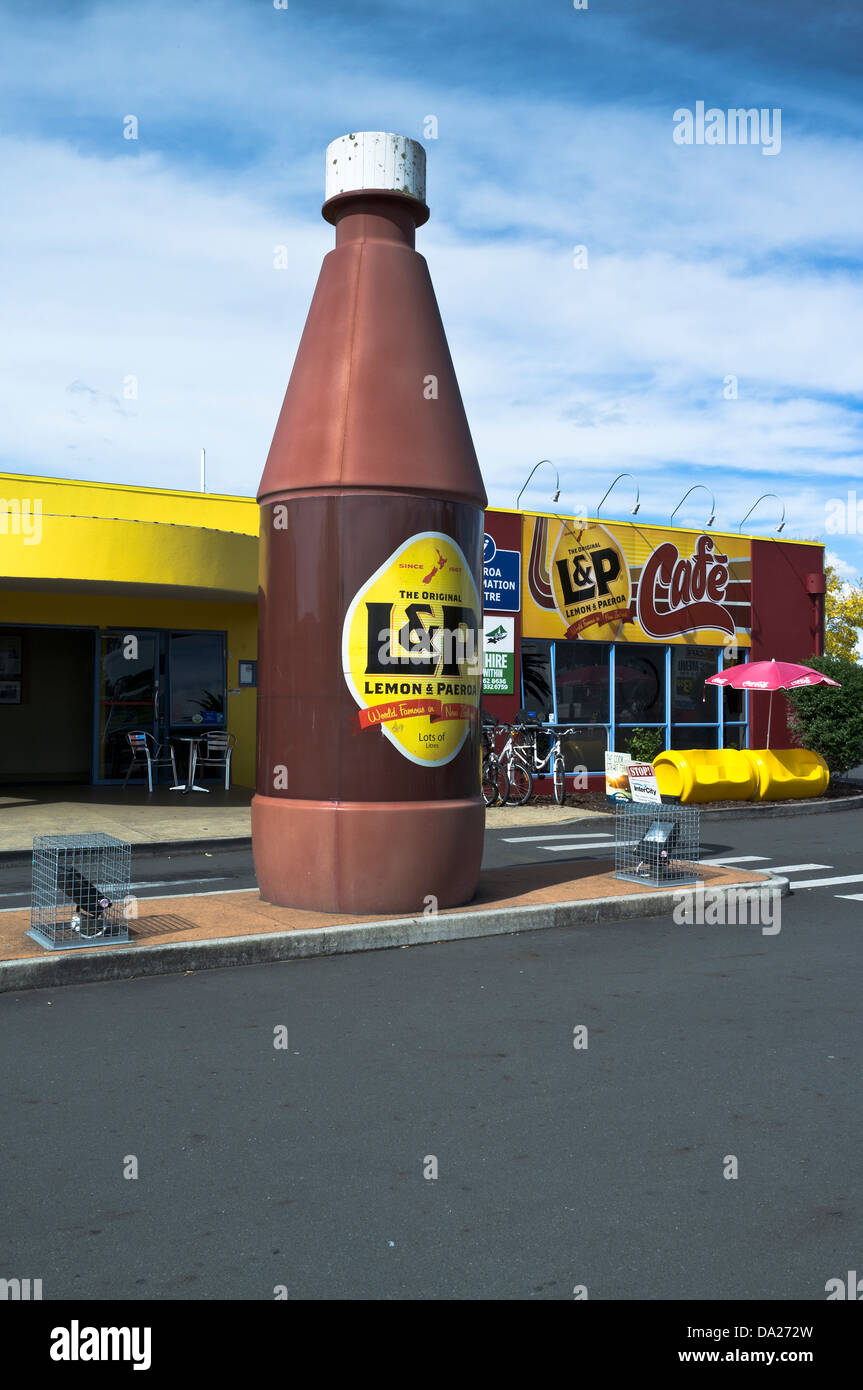 dh PAEROA NEW ZEALAND Lemon and Paeroa cafe Stock Photo - Alamy