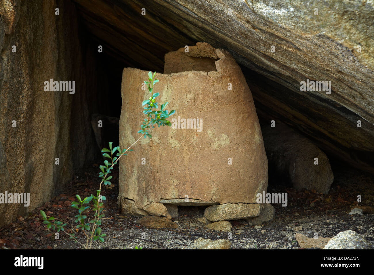 Historic clay pot, Big Cave Camp, Matopos Hills, near Bulawayo, Zimbabwe, Southern Africa Stock Photo