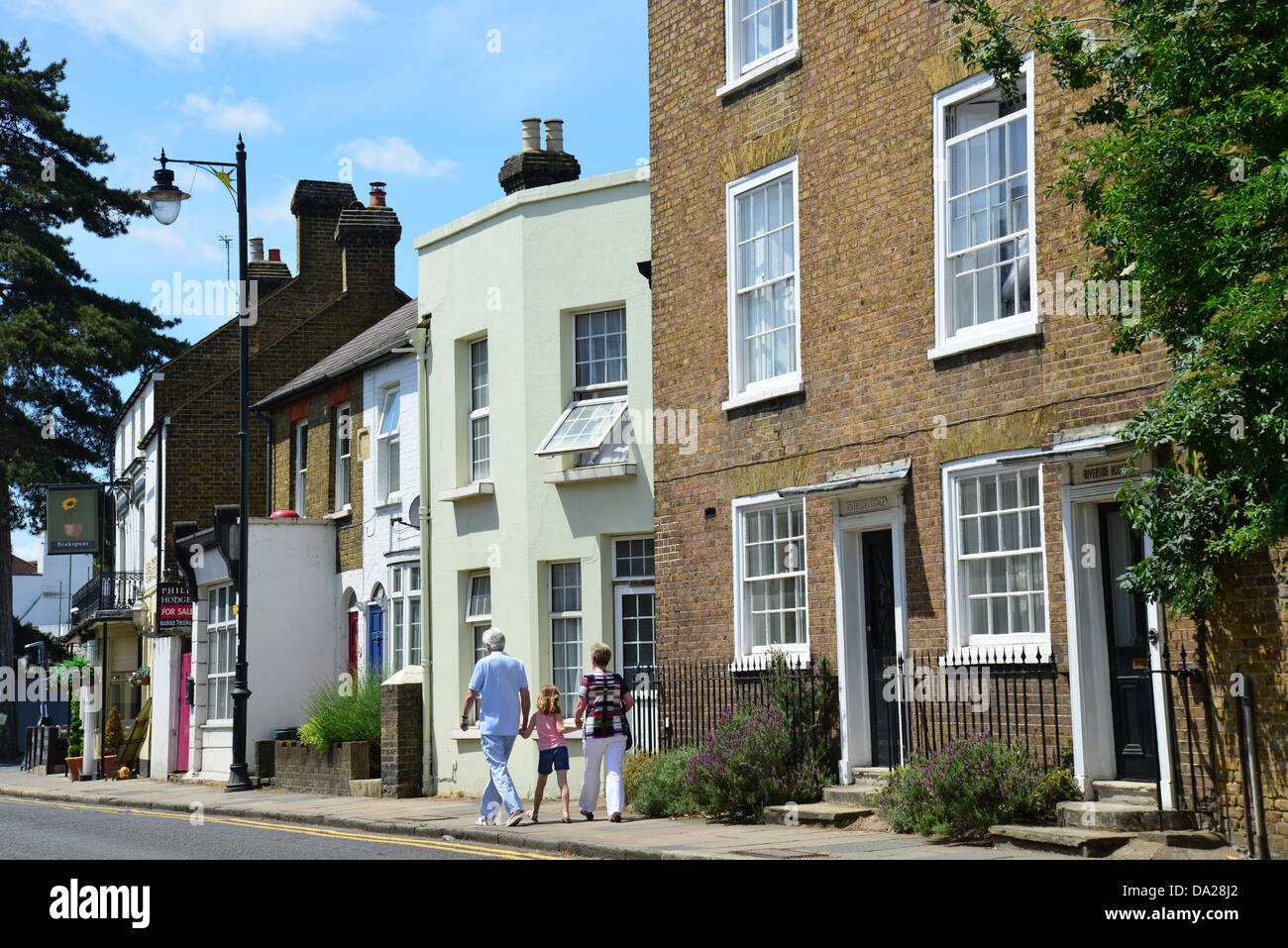 Riverside sunbury on thames hires stock photography and images Alamy
