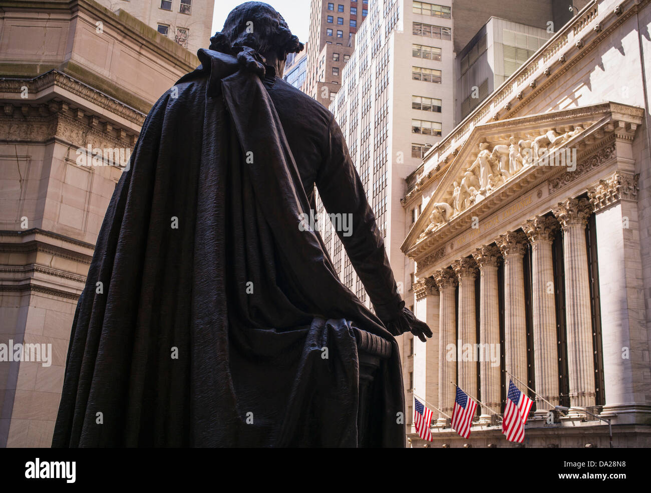 USA, New York City, George Washington statue at New York Stock Exchange ...