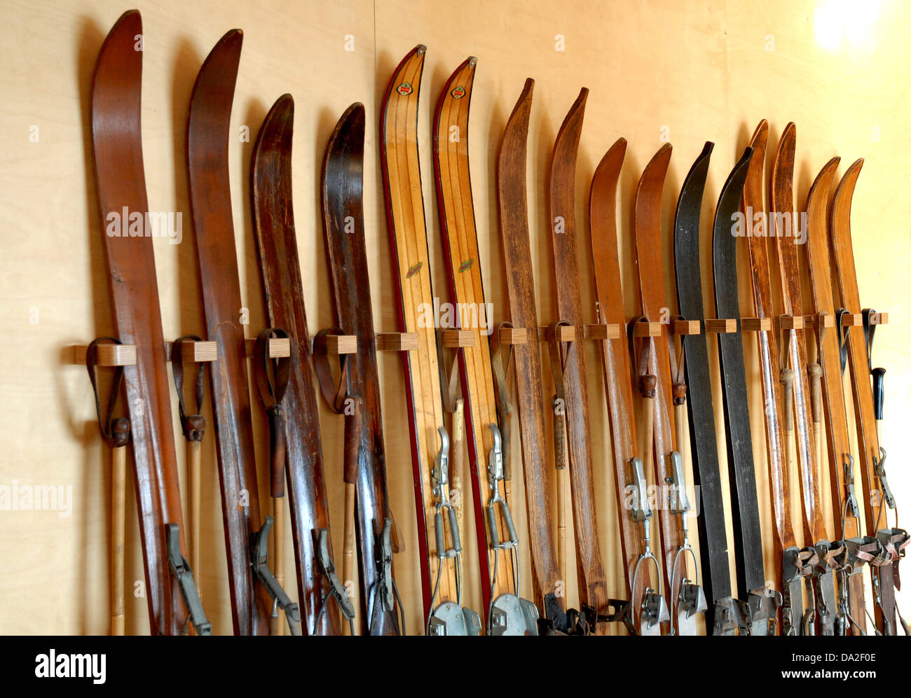 Antique skis hi-res stock photography and images - Alamy