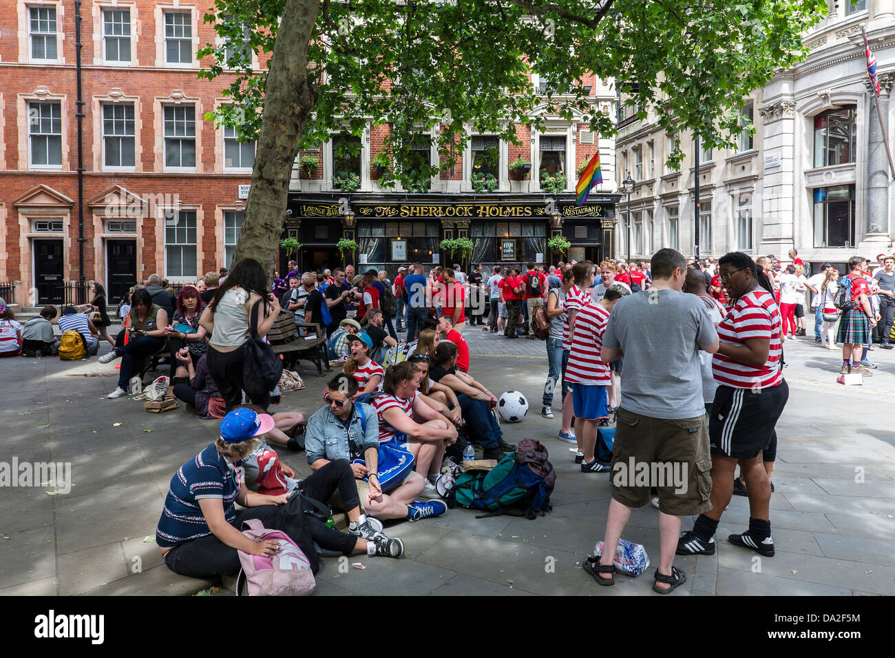 A large crowd of people outside the Sherlock Holmes pub in London Stock Photo