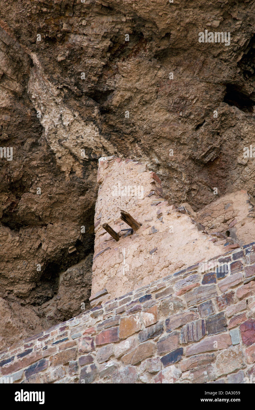 Prehistoric cliff dwelling at Tonto National Monument in the Tonto Basin east of Phoenix, Arizona. Stock Photo