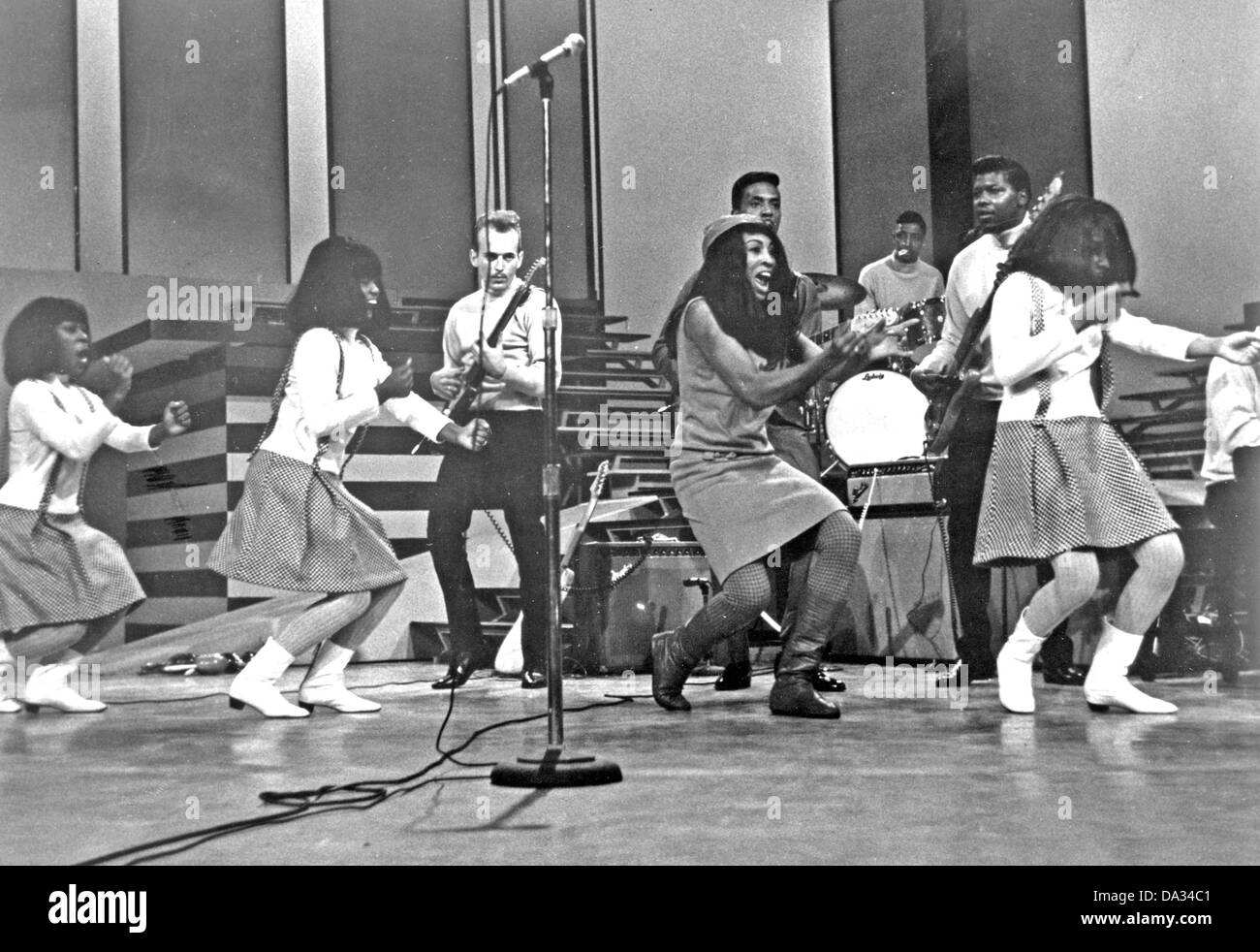 IKE & TINA TURNER US rock group about 1966 with the Ikeettes Stock Photo