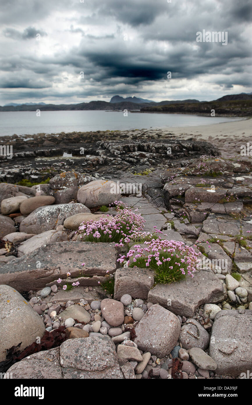Enard bay rocks shoreline sutherland hi-res stock photography and ...