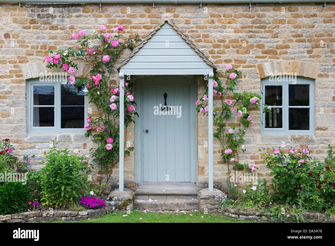 Cottage roses around the door hires stock photography and images Alamy