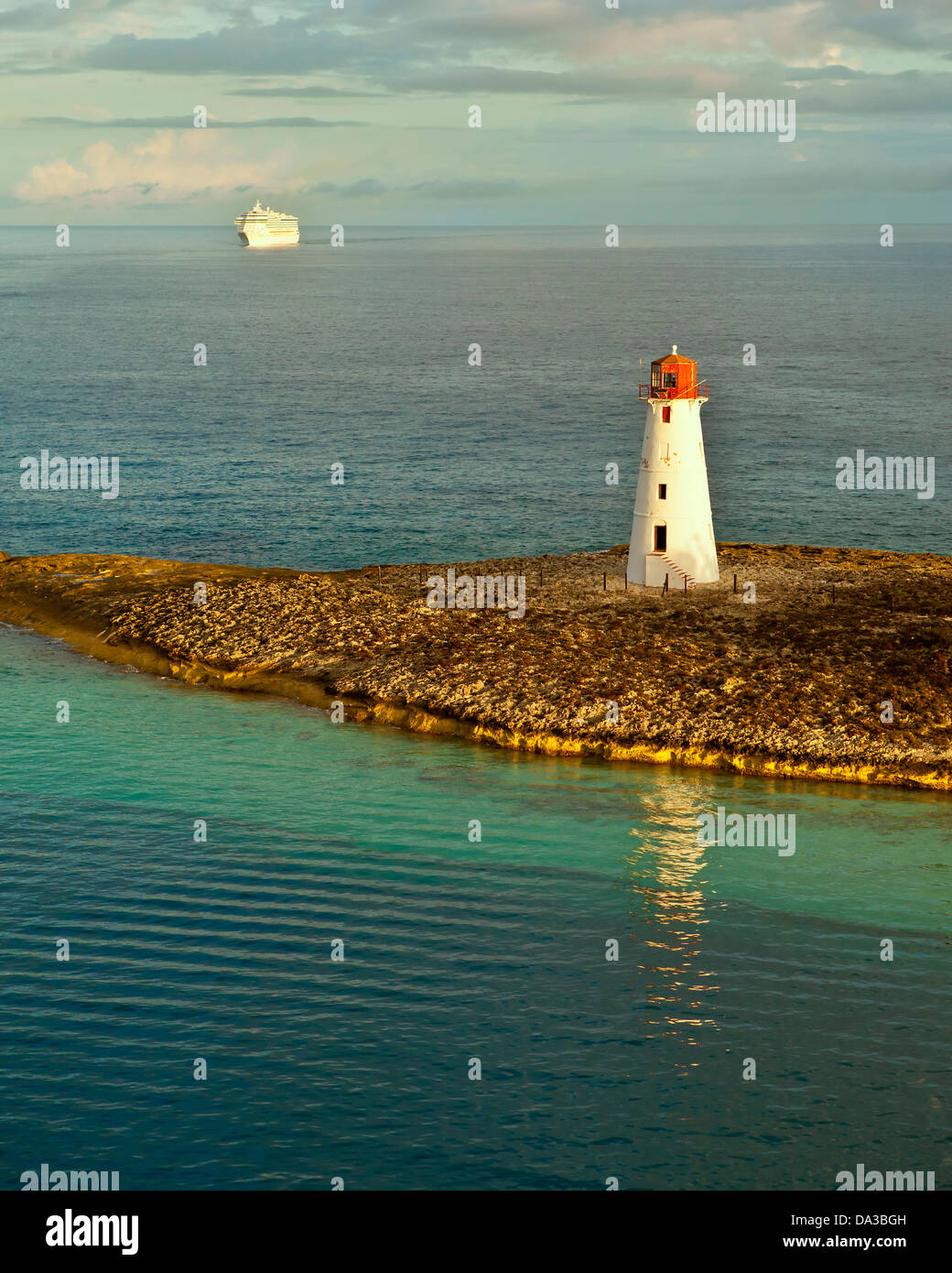Coming Into Port Stock Photos & Coming Into Port Stock Images - Alamy