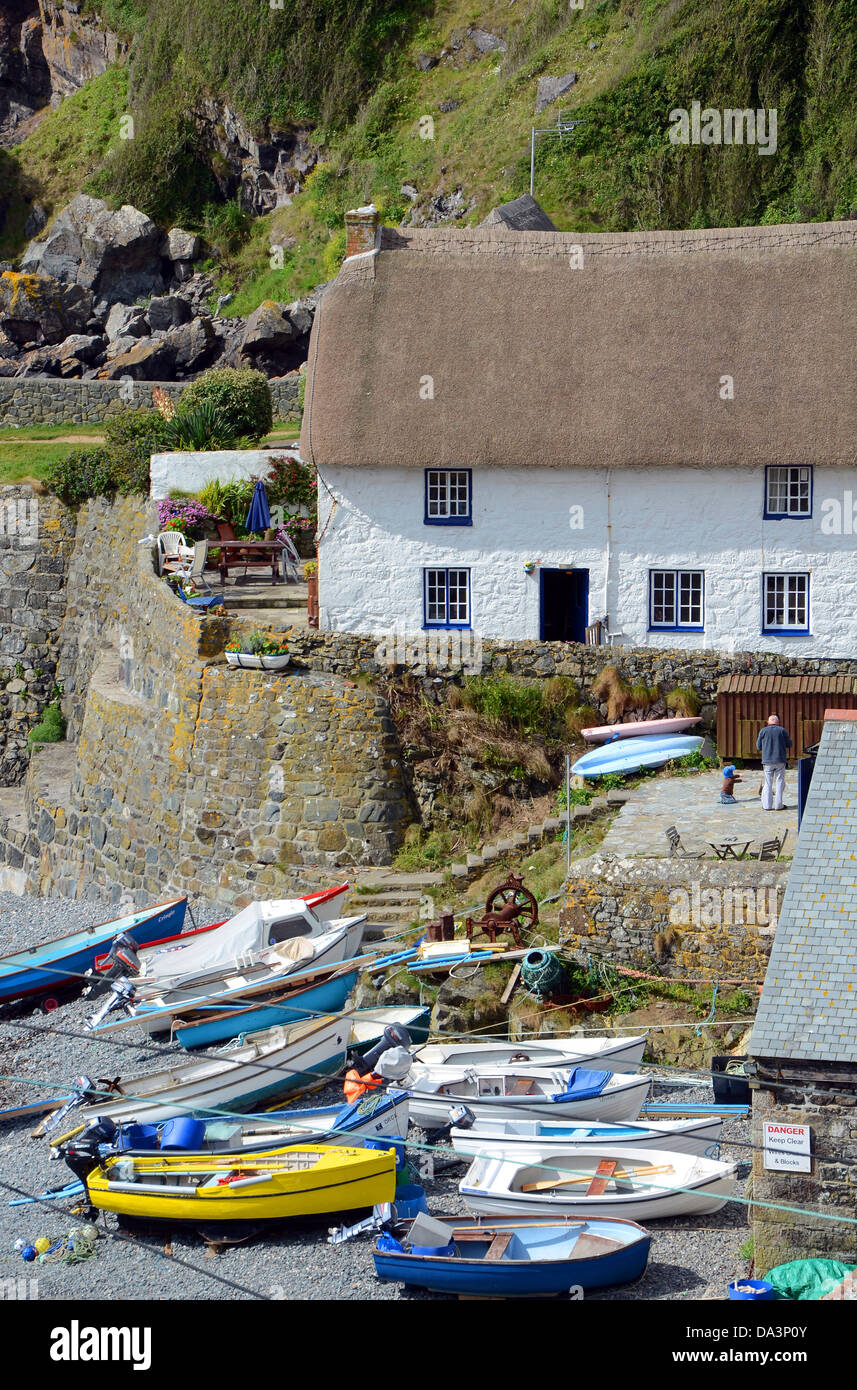 Thatched cottages at Cadgwith in Cornwall, UK Stock Photo