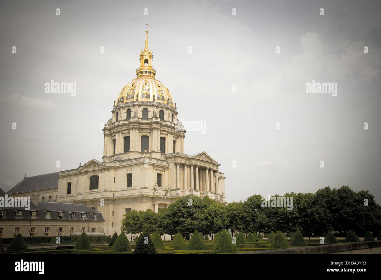Les invalide paris hi-res stock photography and images - Alamy