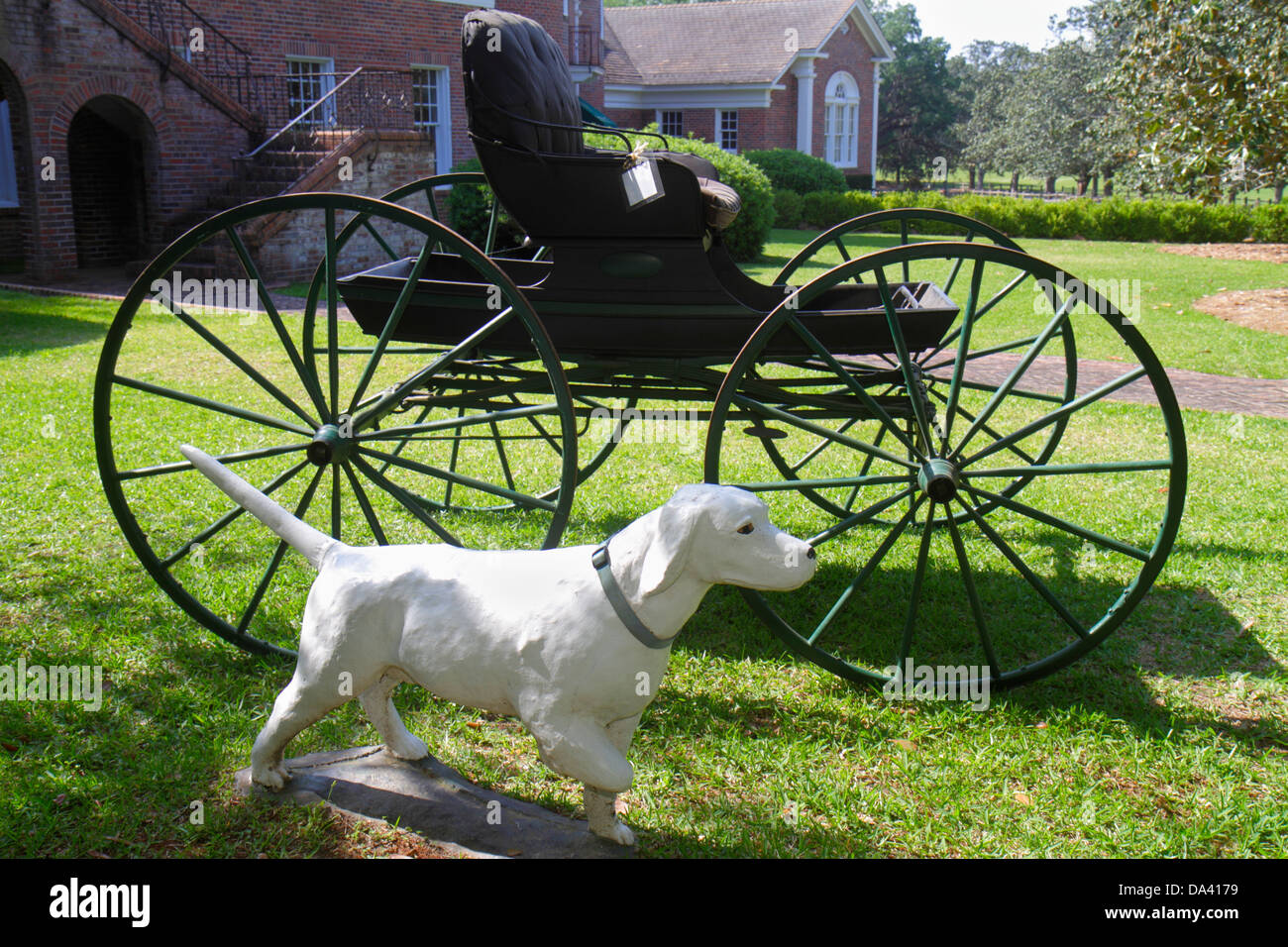 Hill Plantation,sporting country estate,carriage,statue,dog dogs