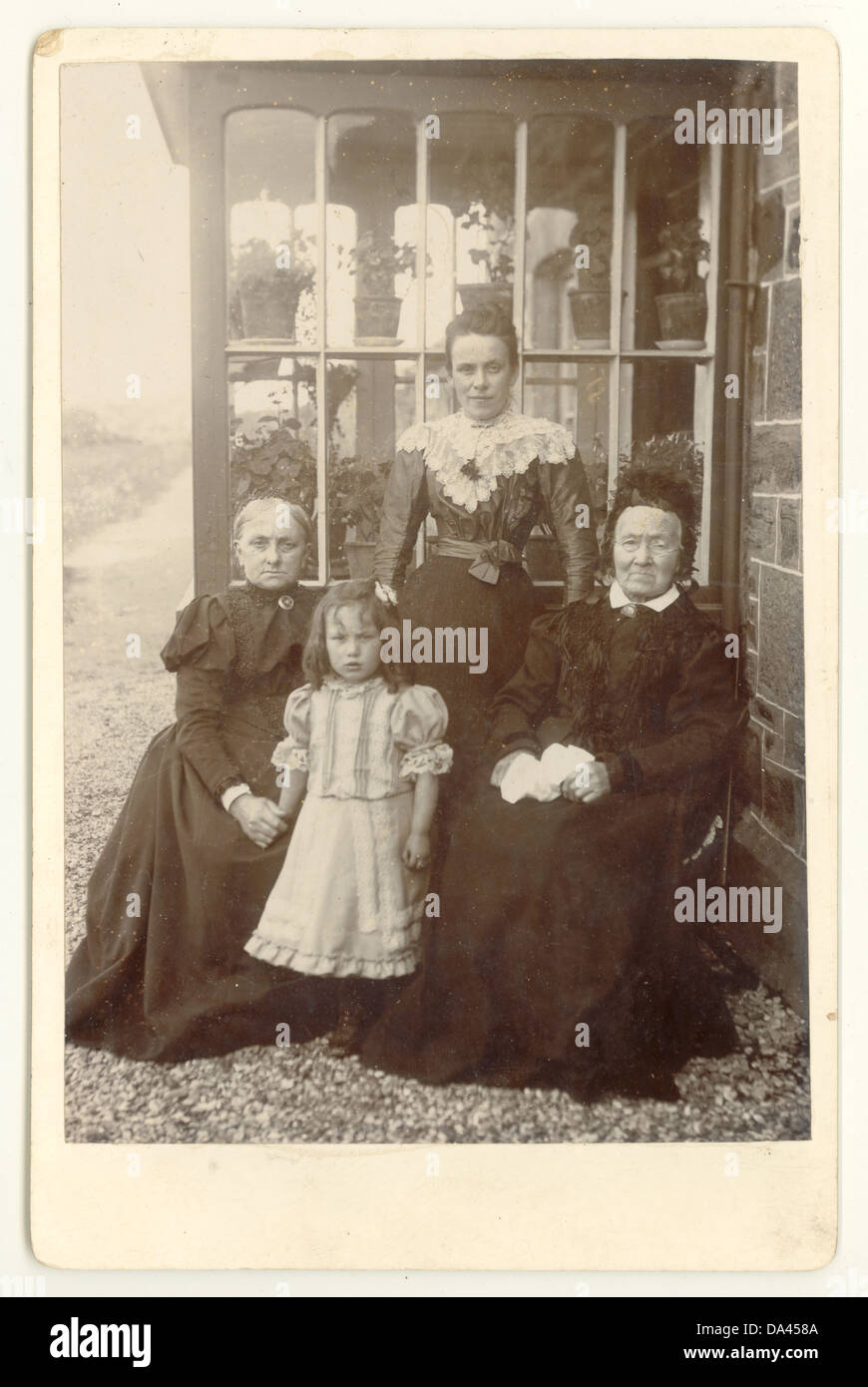 Victorian family portrait hi-res stock photography and images - Alamy