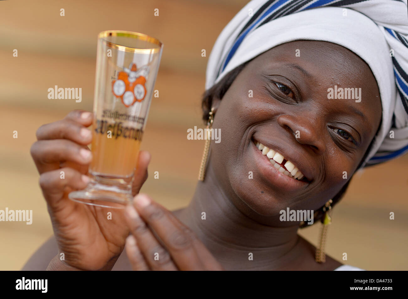 Master brewer from Burkina Faso, Ine Kam, presents her millet beer at