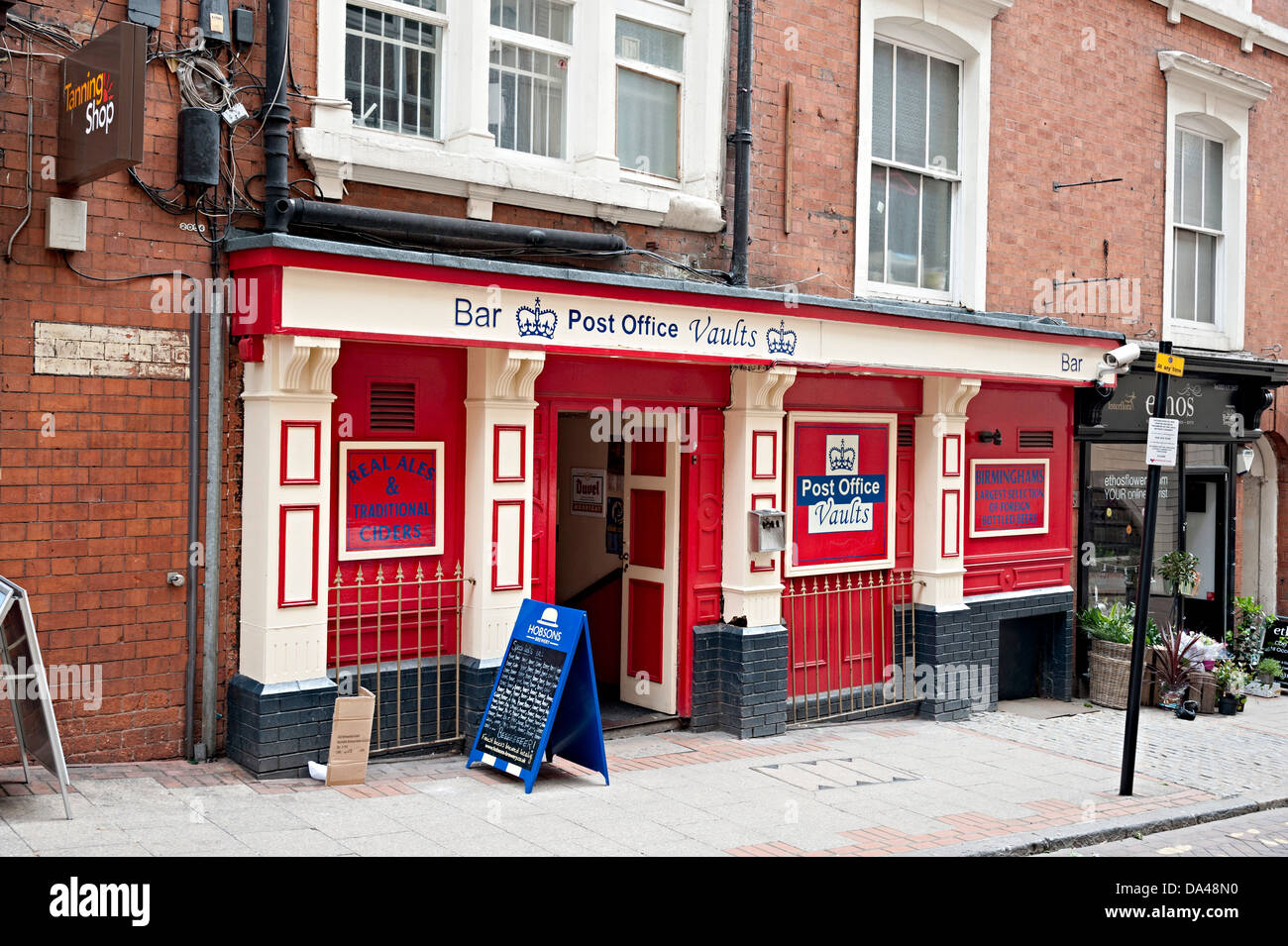 The post office vaults bar birmingham real ale and foreign beer pub new street Stock Photo