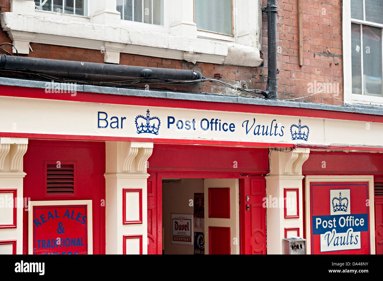 The post office vaults bar birmingham real ale and foreign beer pub new street Stock Photo