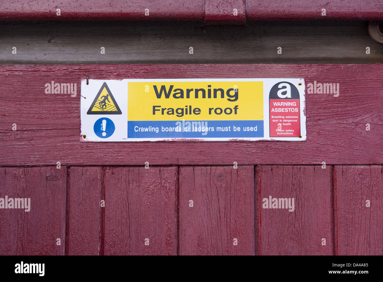 'Warning, Fragile roof' sign on farm building, Kirkby Stephen, Cumbria, England, March Stock Photo
