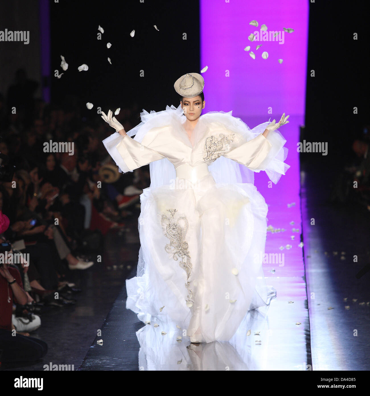 John Paul Gaultier Paris Haute Couture Spring Summer Ethnic: feathered  headwear and pleated strapless outfit Stock Photo - Alamy