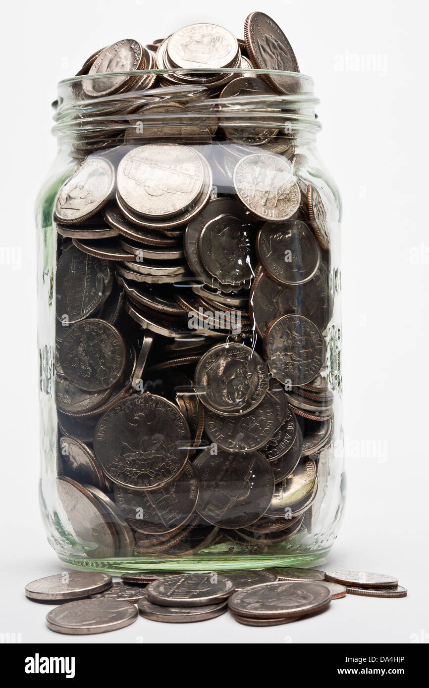 jar-of-us-coins-in-dimes-nickels-and-quarters-DA4HJP.jpg
