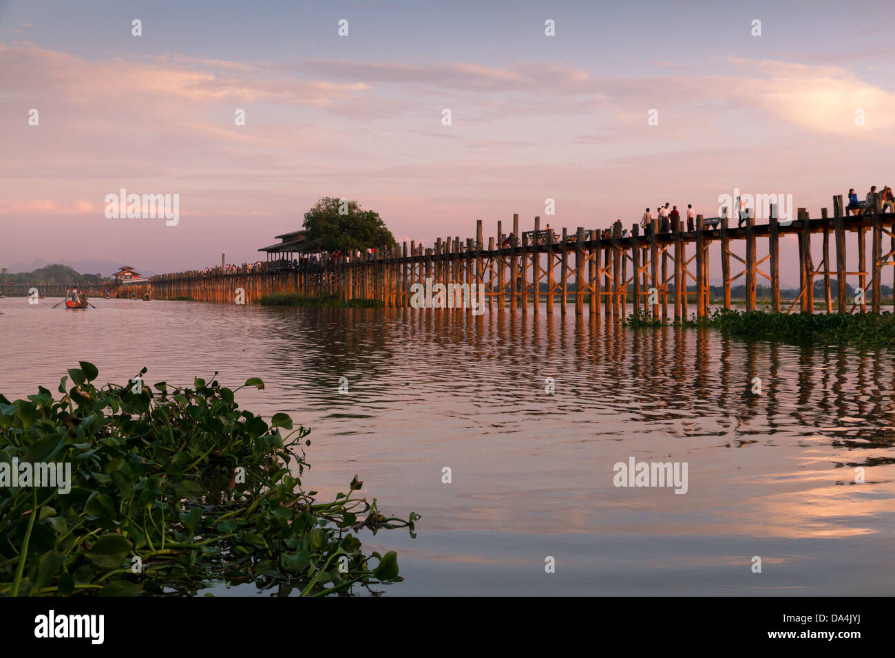 U bein bridge history hi-res stock photography and images - Alamy