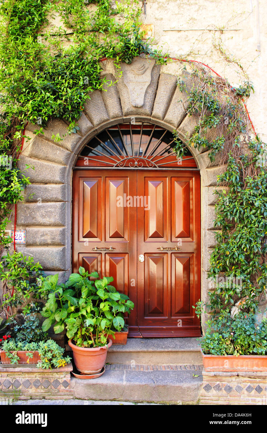 Town house front door with pots hi-res stock photography and images - Alamy