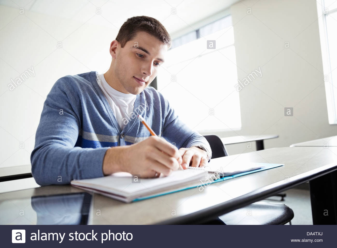 Person writing a book. Write me in person. Девушка с ежедневником. Write me in person. Write me in person.