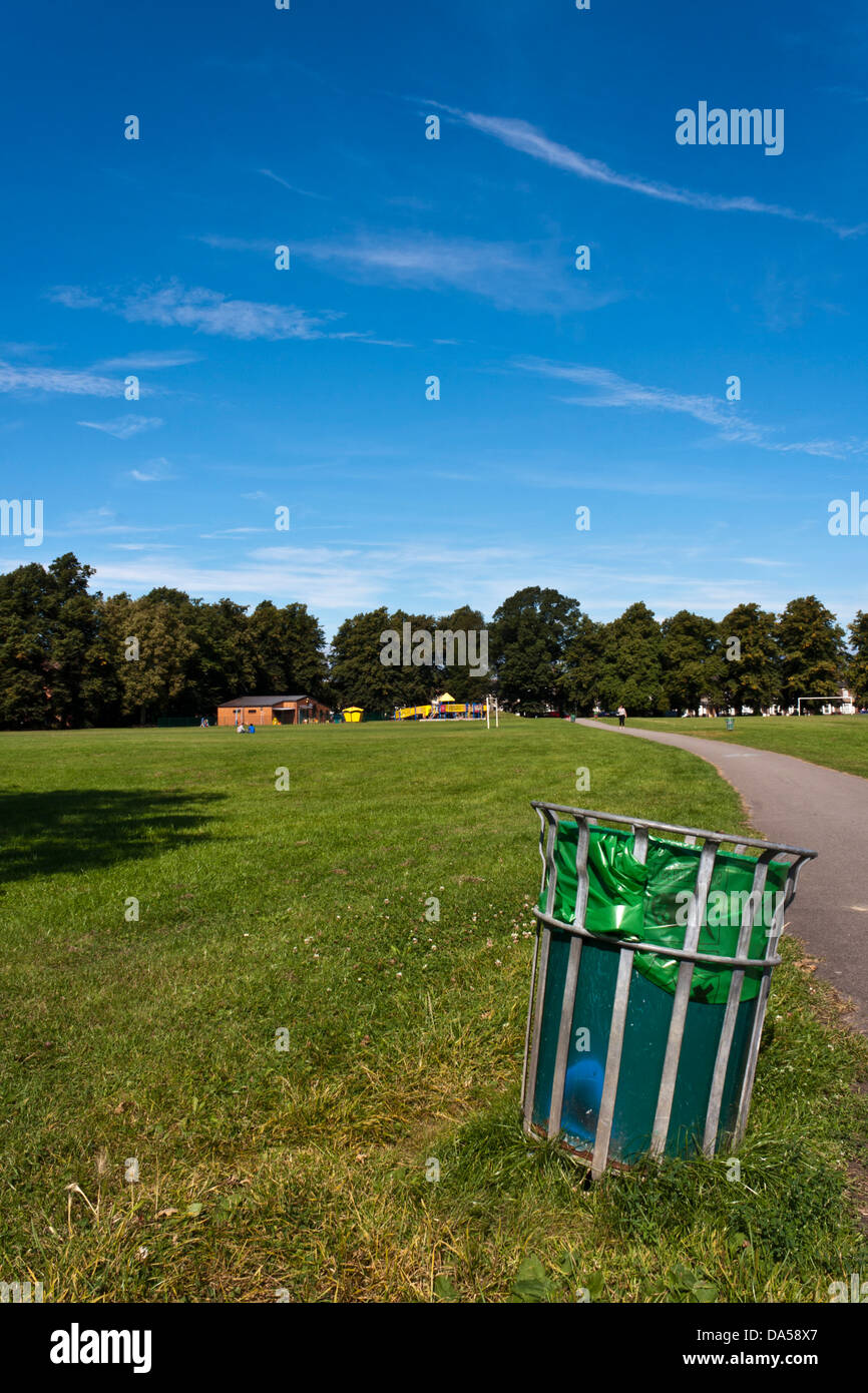 Public park rubbish bin hires stock photography and images Alamy