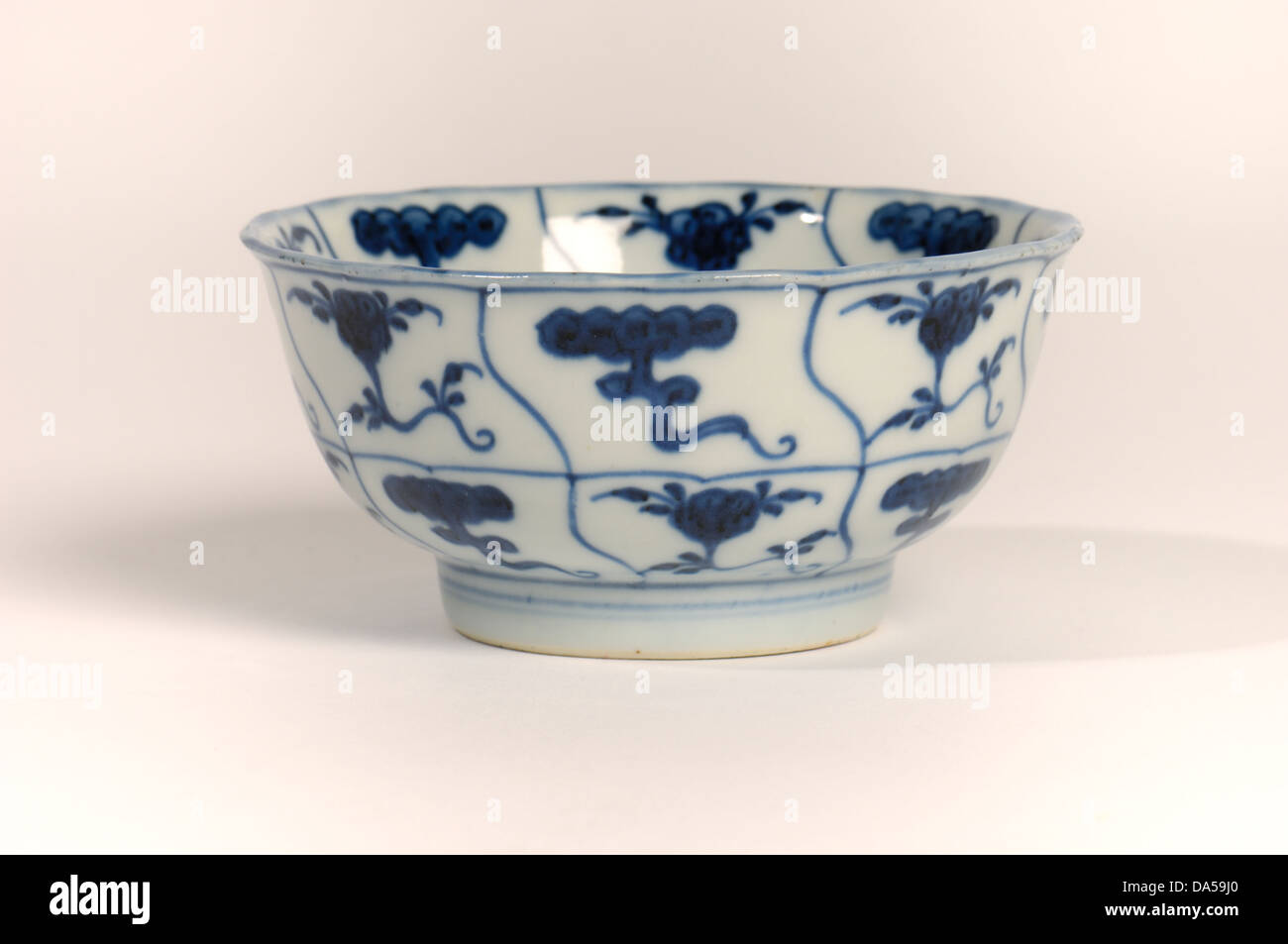 Antique chinese porcelain hi-res stock photography and images - Alamy