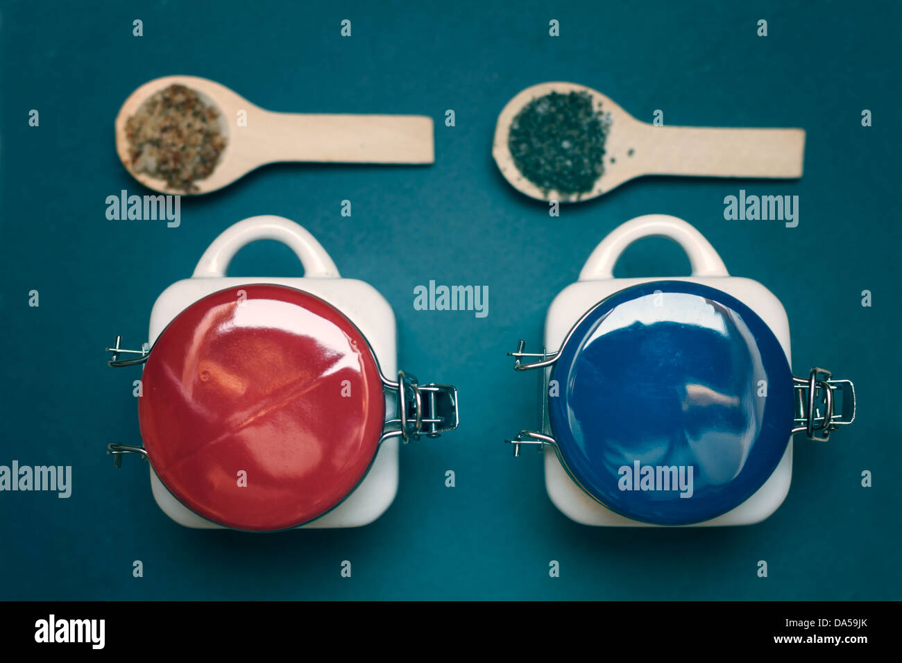 Spice spoons and containers Stock Photo Alamy